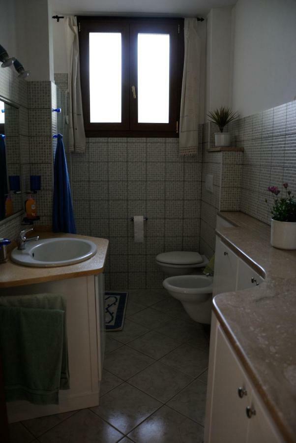 Tra Mare E Monti Apartman Santa Giusta Kültér fotó