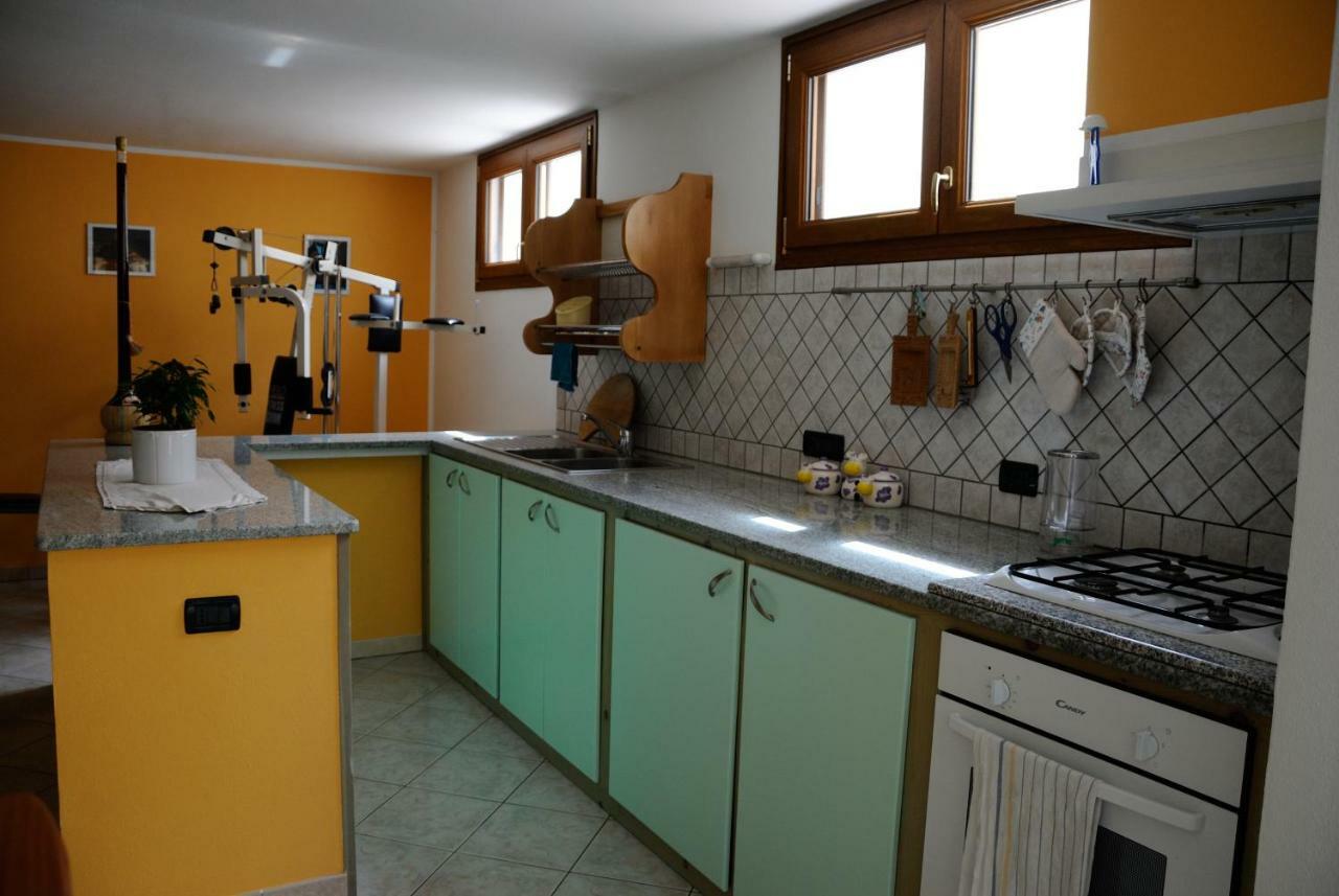 Tra Mare E Monti Apartman Santa Giusta Kültér fotó