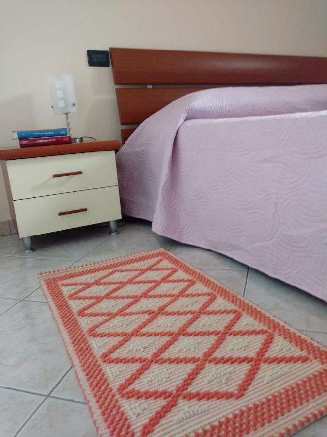 Tra Mare E Monti Apartman Santa Giusta Kültér fotó