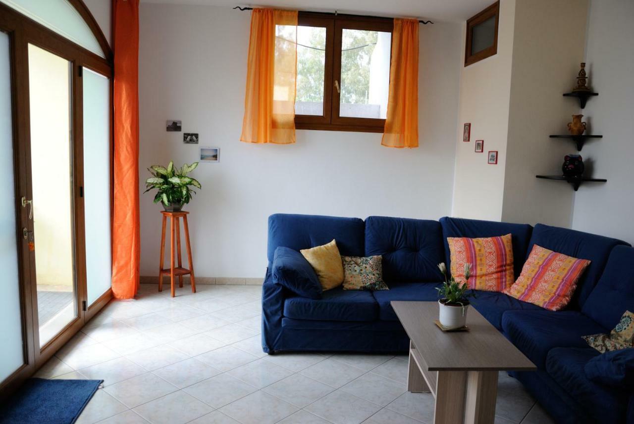 Tra Mare E Monti Apartman Santa Giusta Kültér fotó