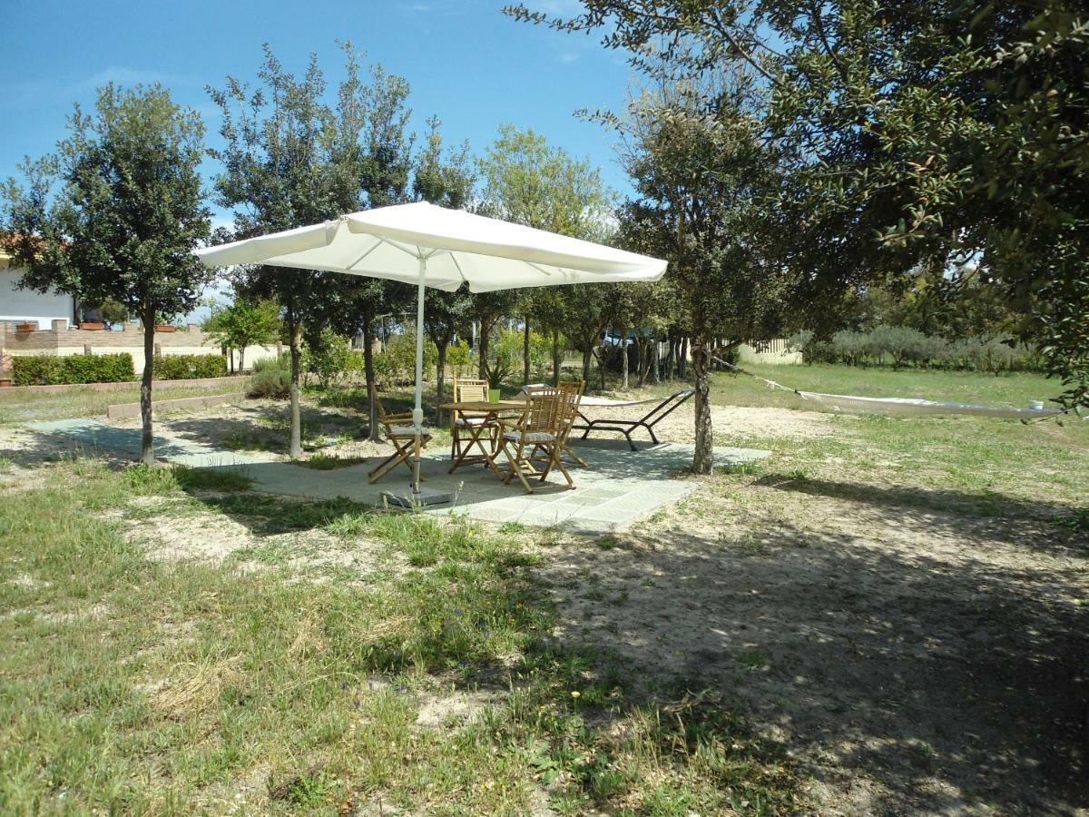 Tra Mare E Monti Apartman Santa Giusta Kültér fotó