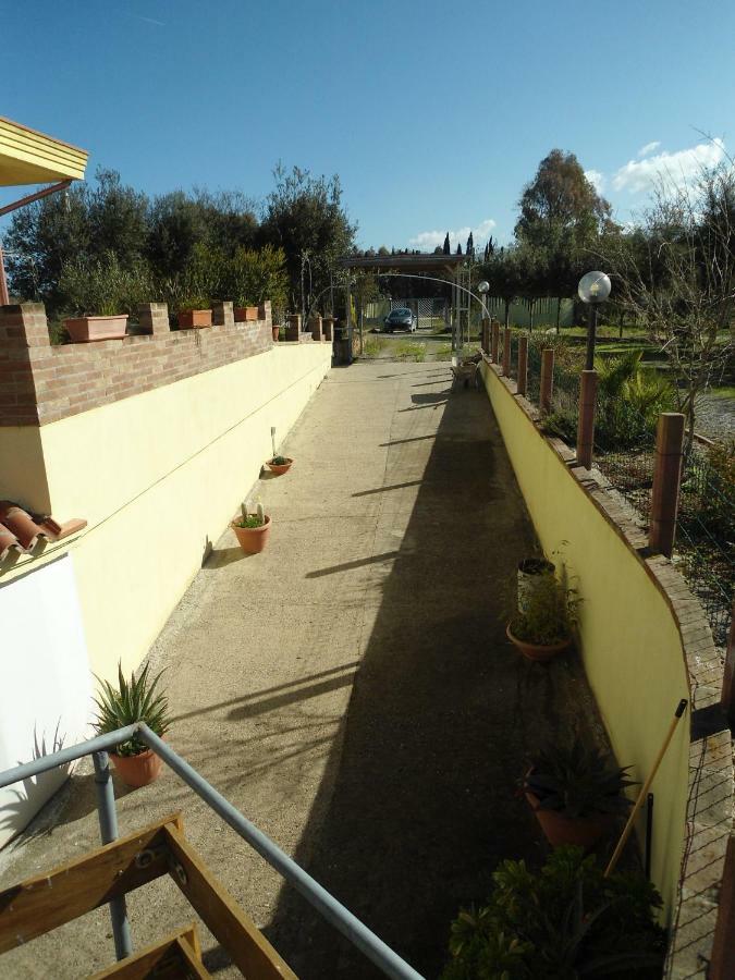 Tra Mare E Monti Apartman Santa Giusta Kültér fotó