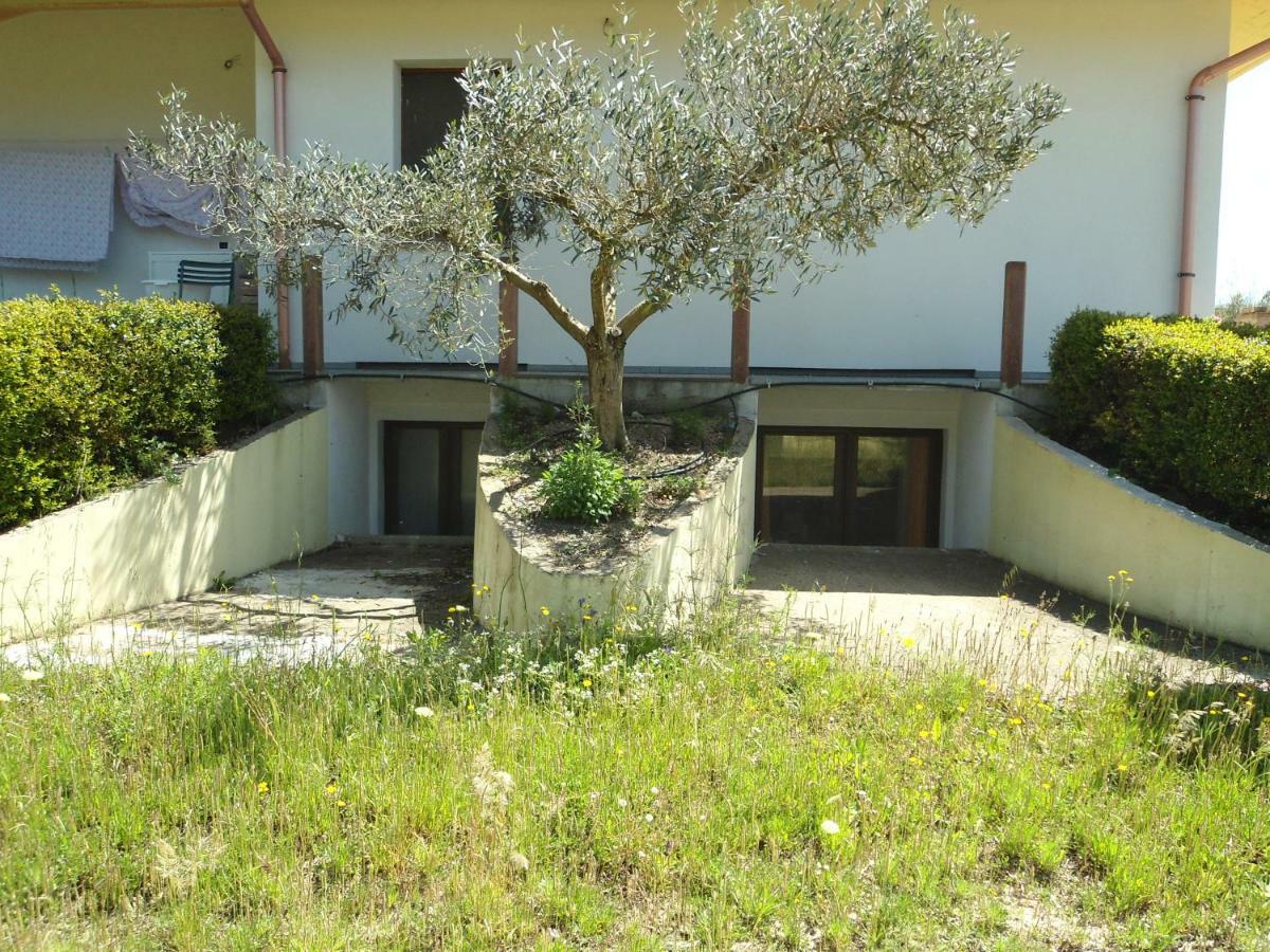 Tra Mare E Monti Apartman Santa Giusta Kültér fotó